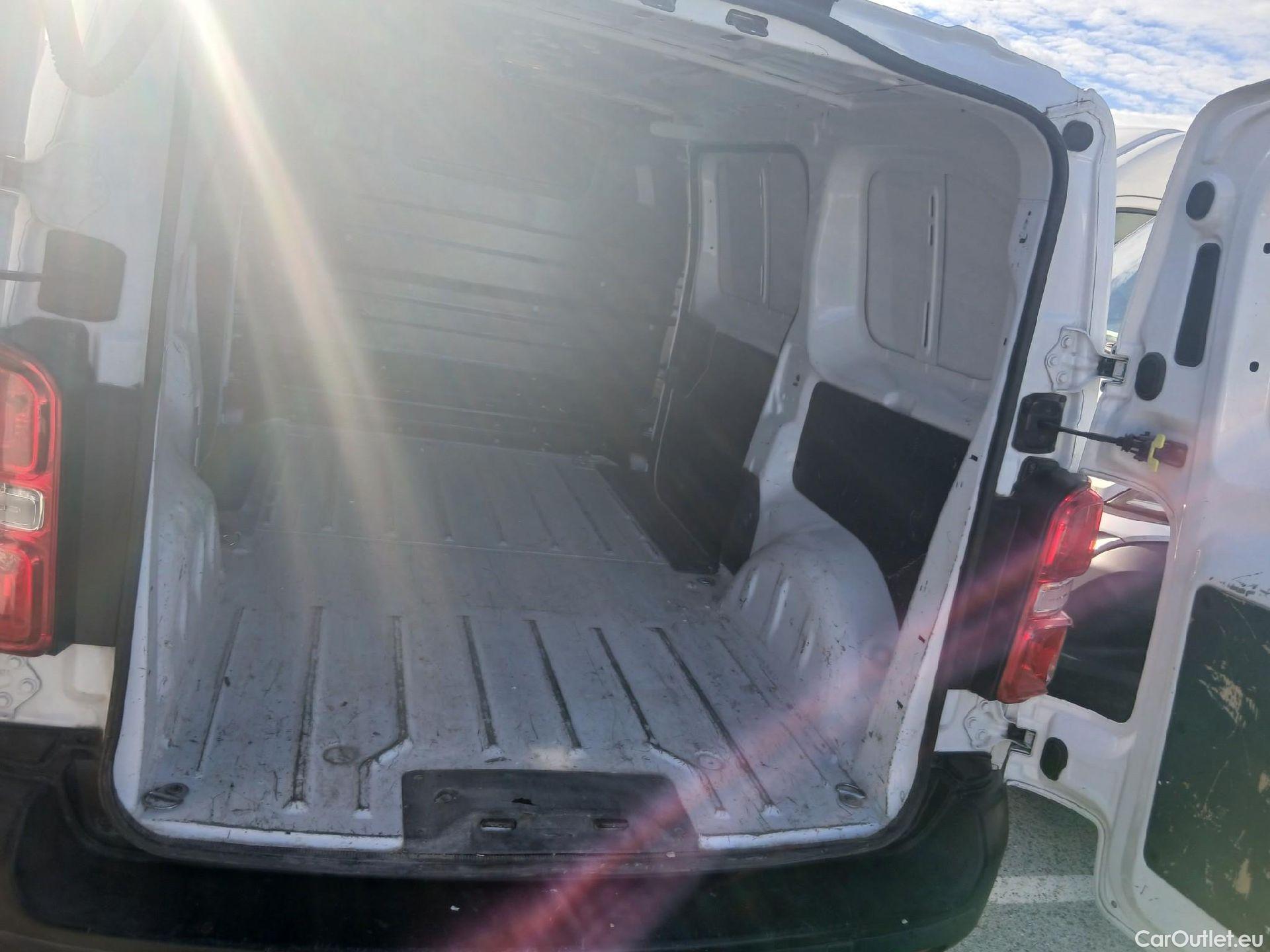  Opel  Vivaro OPEL  / 2019 / 4P / furgón 1.5 Diésel 74kW(100CV)M Std Exp #2