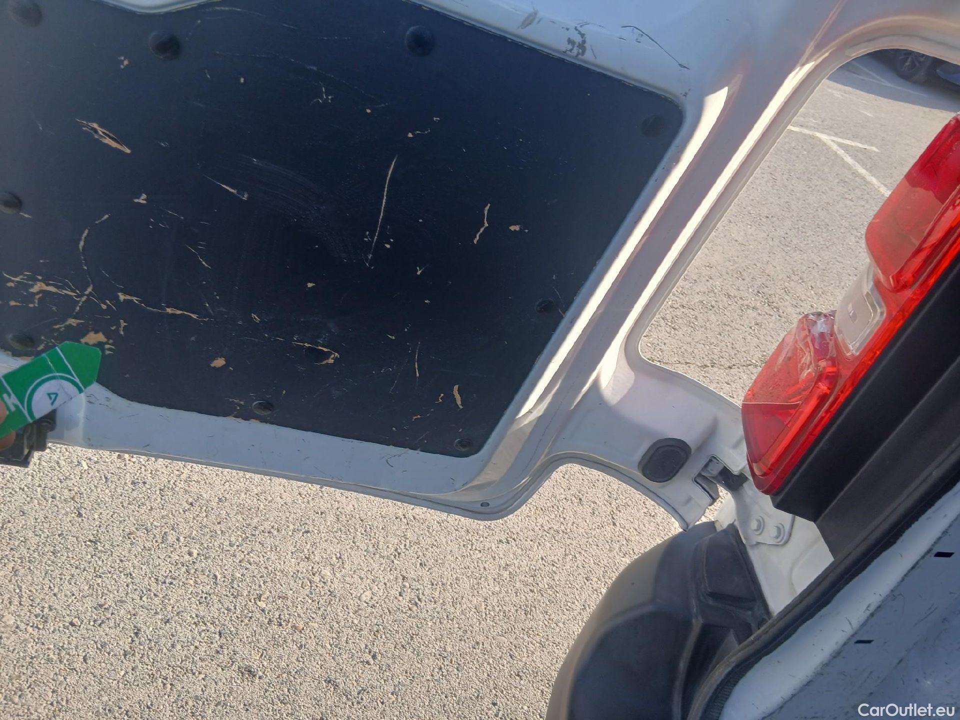  Opel  Vivaro OPEL  / 2019 / 4P / furgón 1.5 Diésel 74kW(100CV)M Std Exp #4