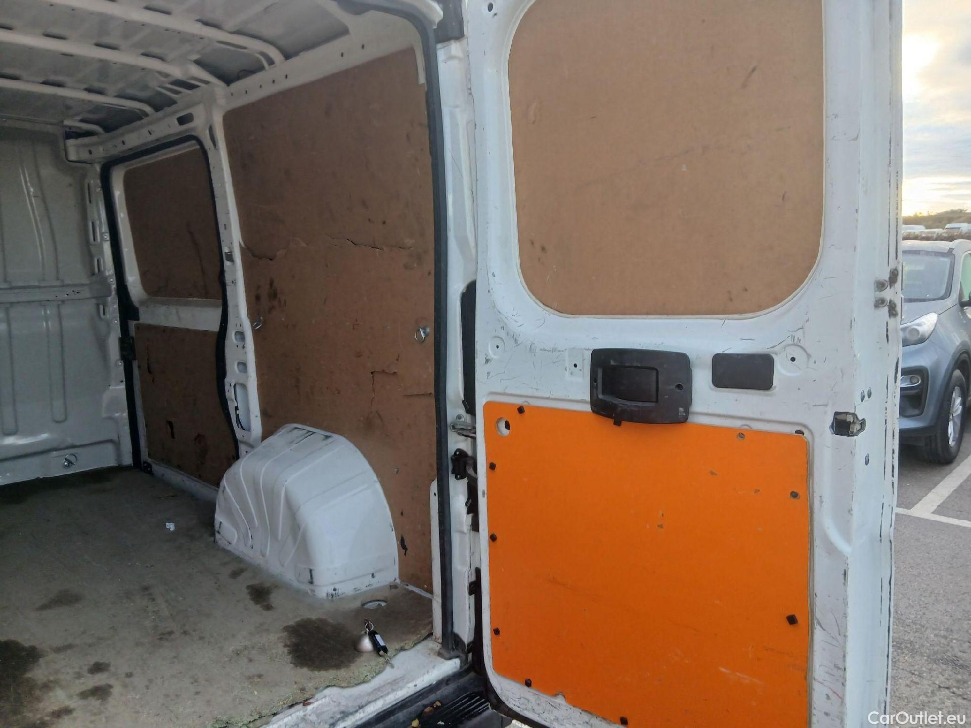  Peugeot  Boxer PEUGEOT  / 2014 / 4P / furgón 330 L1 H1 BHDI 88kW (120CV) S&S 6 Vel. M #15