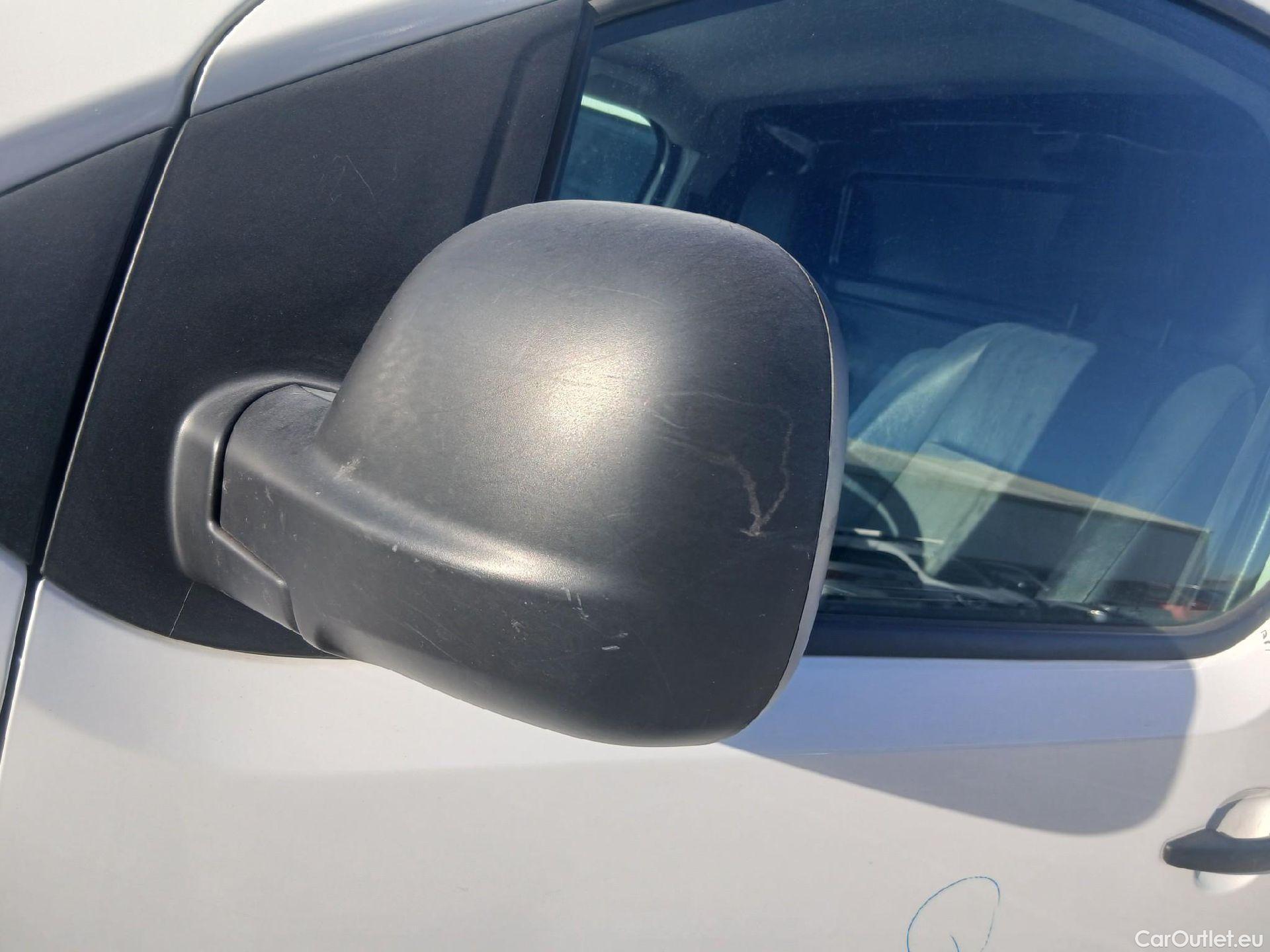  Opel  Vivaro OPEL  / 2019 / 4P / furgón 1.5 Diésel 74kW(100CV)M Std Exp #26