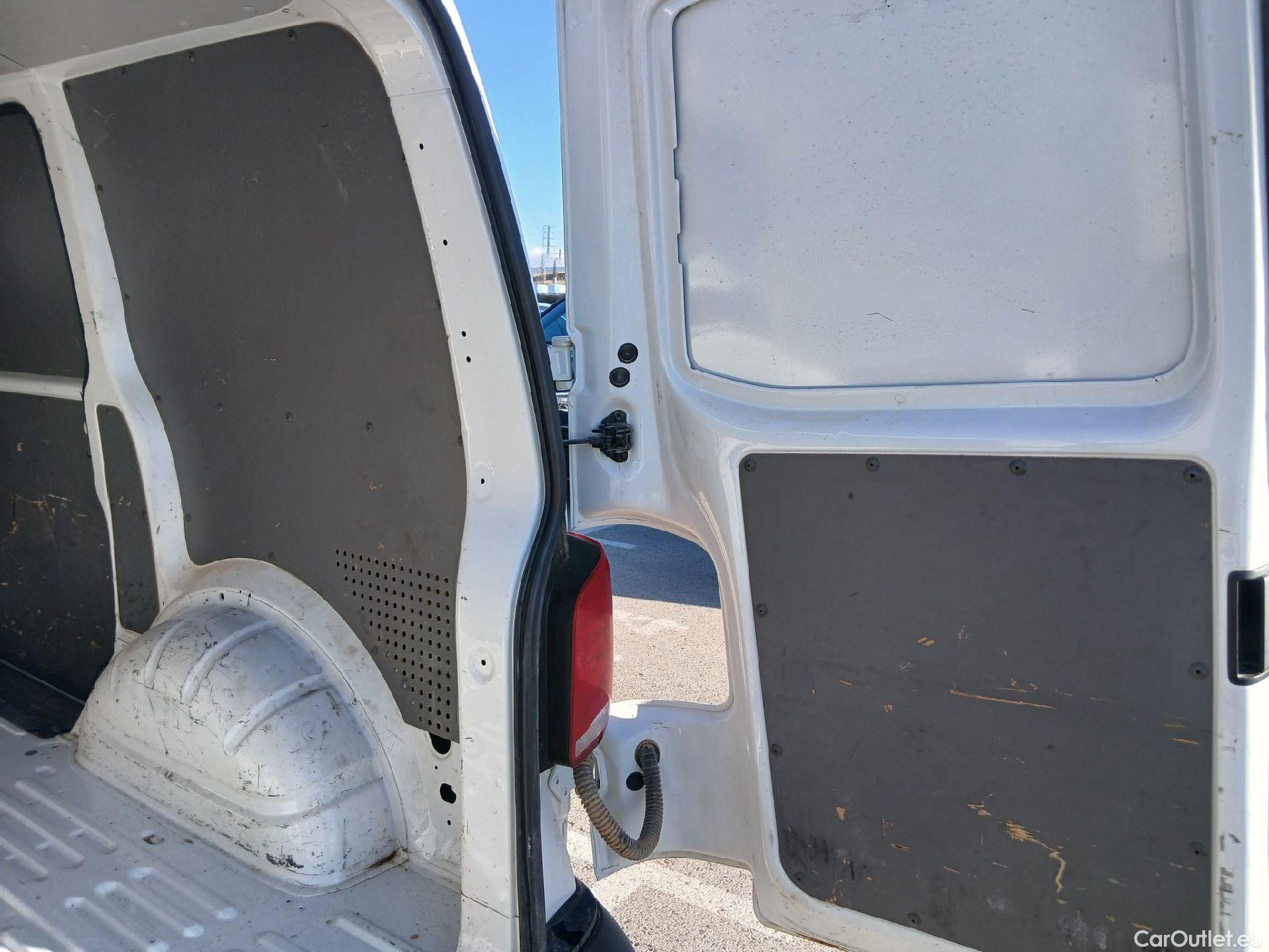  Land Rover  Discovery VOLKSWAGEN Transporter / 2020 / 4P / furgón Furgón Corto TN 2.0 TDI 110kW 4MO #9