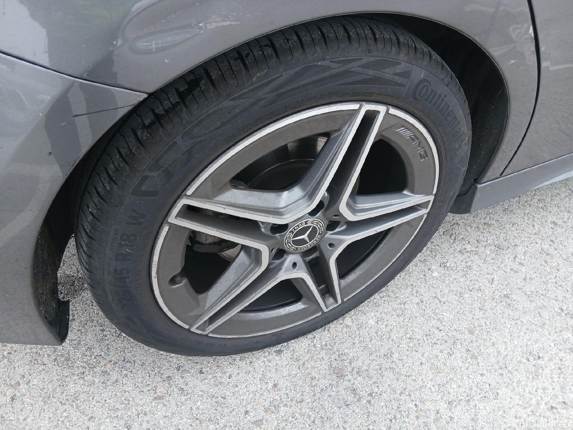  Mercedes  A-Klasse MERCEDES-BENZ Clase A / 2018 / 5P / berlina con portón A 200 #11