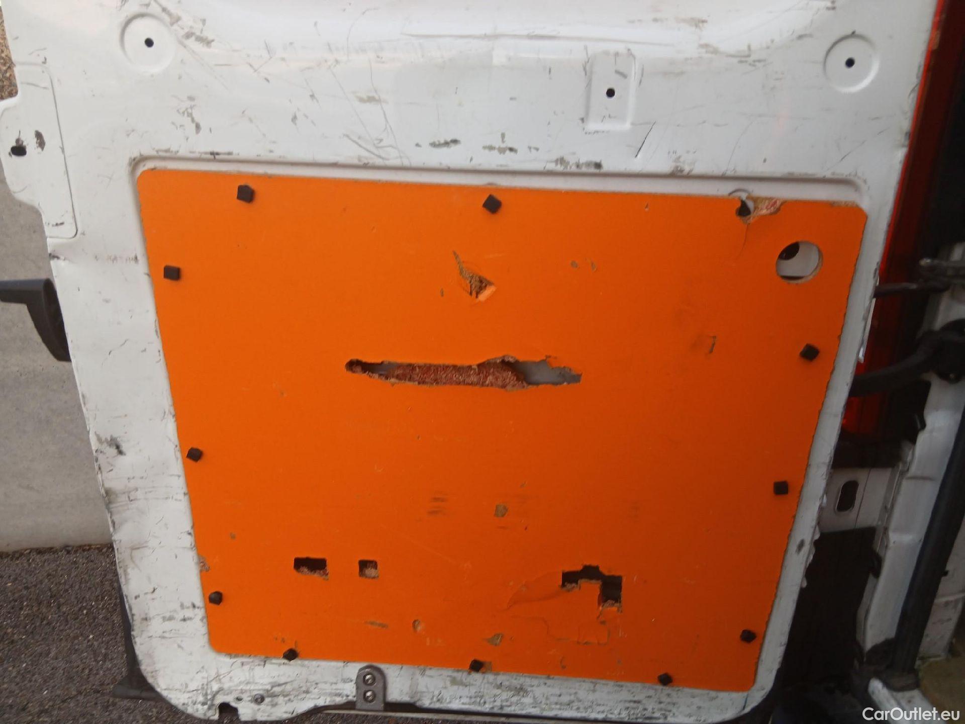  Peugeot  Boxer PEUGEOT  / 2014 / 4P / furgón 330 L1 H1 BHDI 88kW (120CV) S&S 6 Vel. M #5