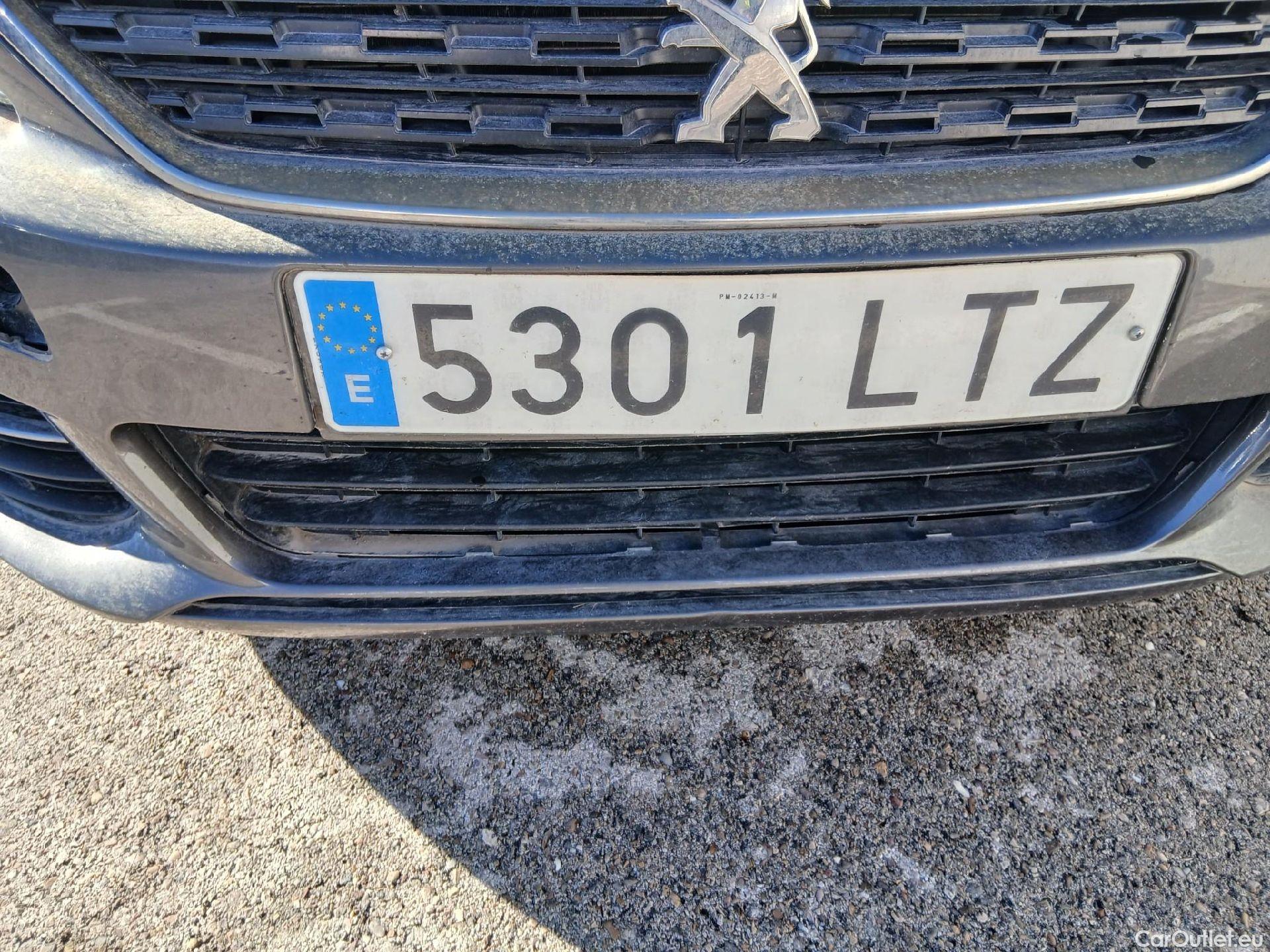  Peugeot  308 PEUGEOT  / 2017 / 5P / berlina con portón 5p Style BlueHDi 130 S&S #6