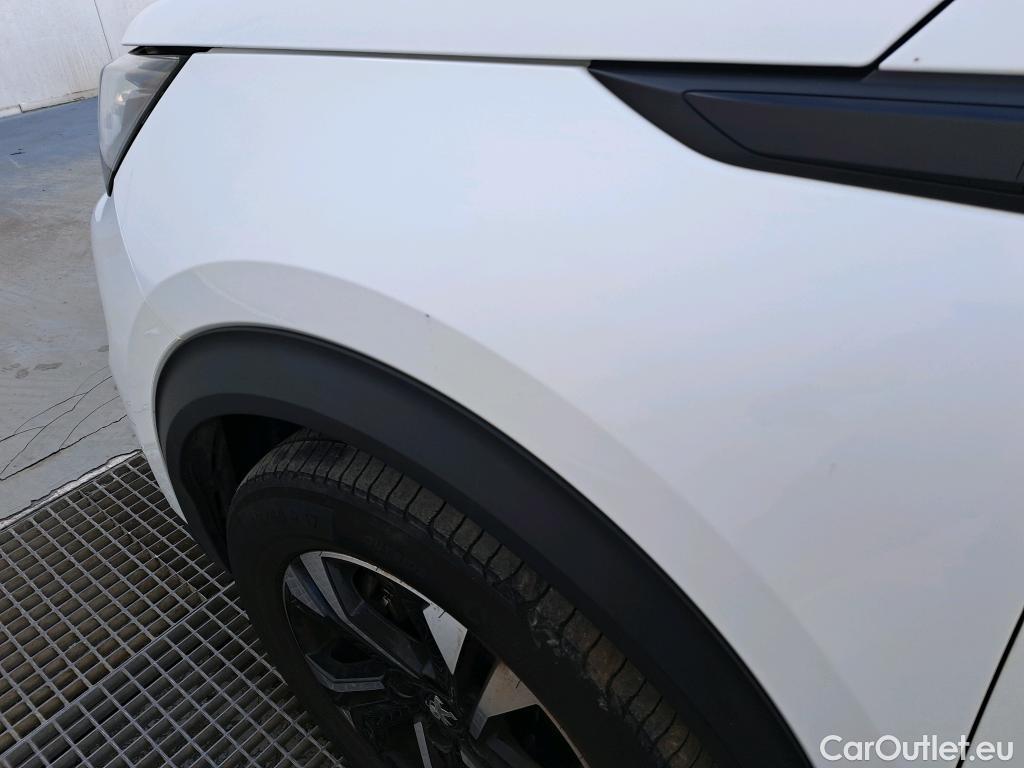  Peugeot  2008 PEUGEOT  / 2019 / 5P / todoterreno Allure Pack BlueHDI 130 S&S EAT8 #23