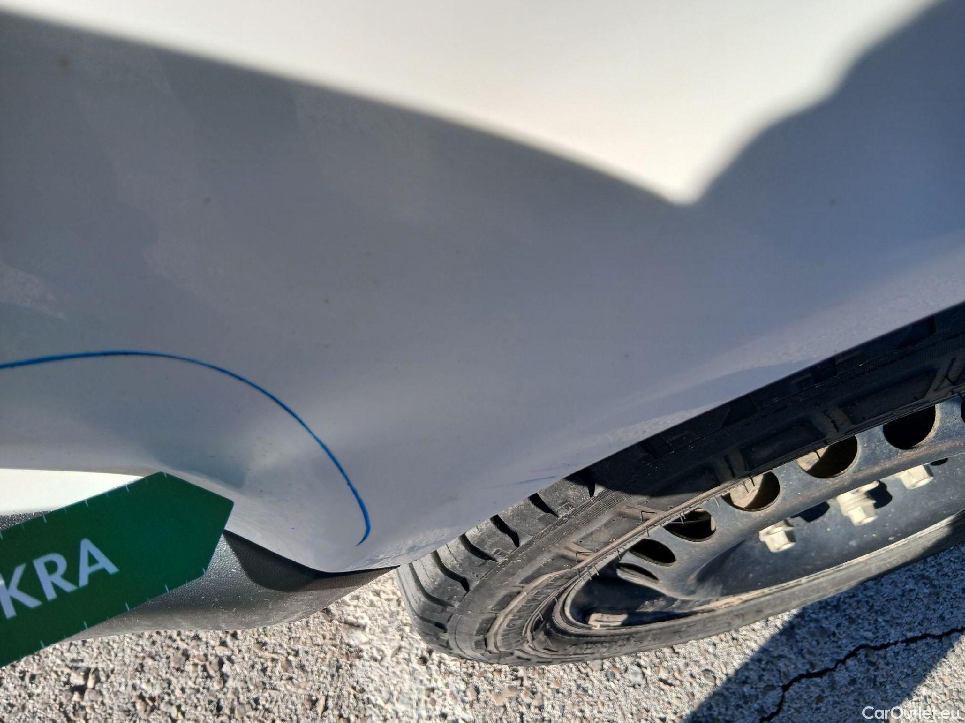  Land Rover  Discovery VOLKSWAGEN Transporter / 2020 / 4P / furgón Furgón Corto TN 2.0 TDI 110kW 4MO #18