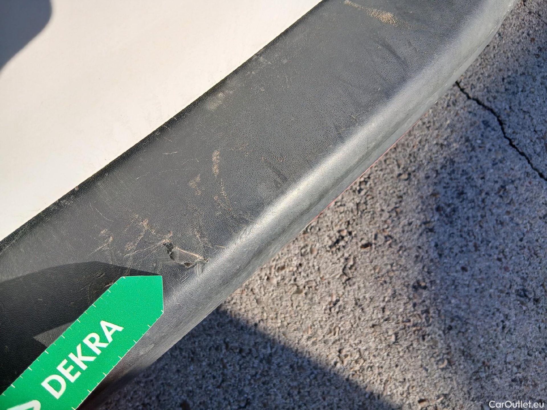  Land Rover  Discovery VOLKSWAGEN Transporter / 2020 / 4P / furgón Furgón Corto TN 2.0 TDI 110kW 4MO #16