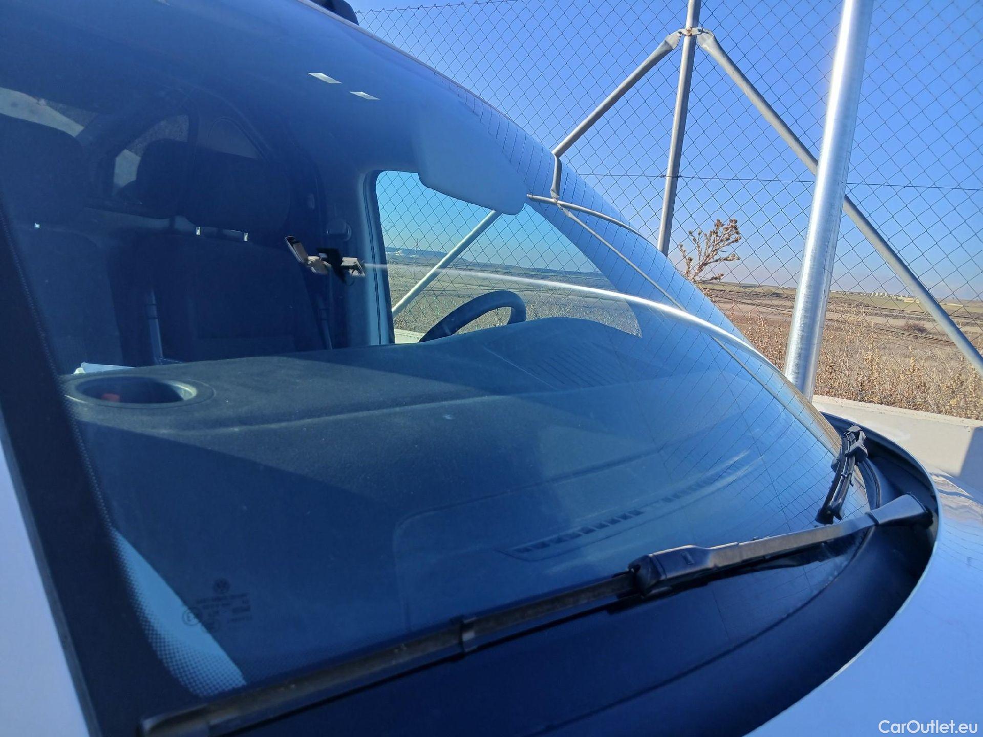  Land Rover  Discovery VOLKSWAGEN Transporter / 2020 / 4P / furgón Furgón Corto TN 2.0 TDI 110kW 4MO #15