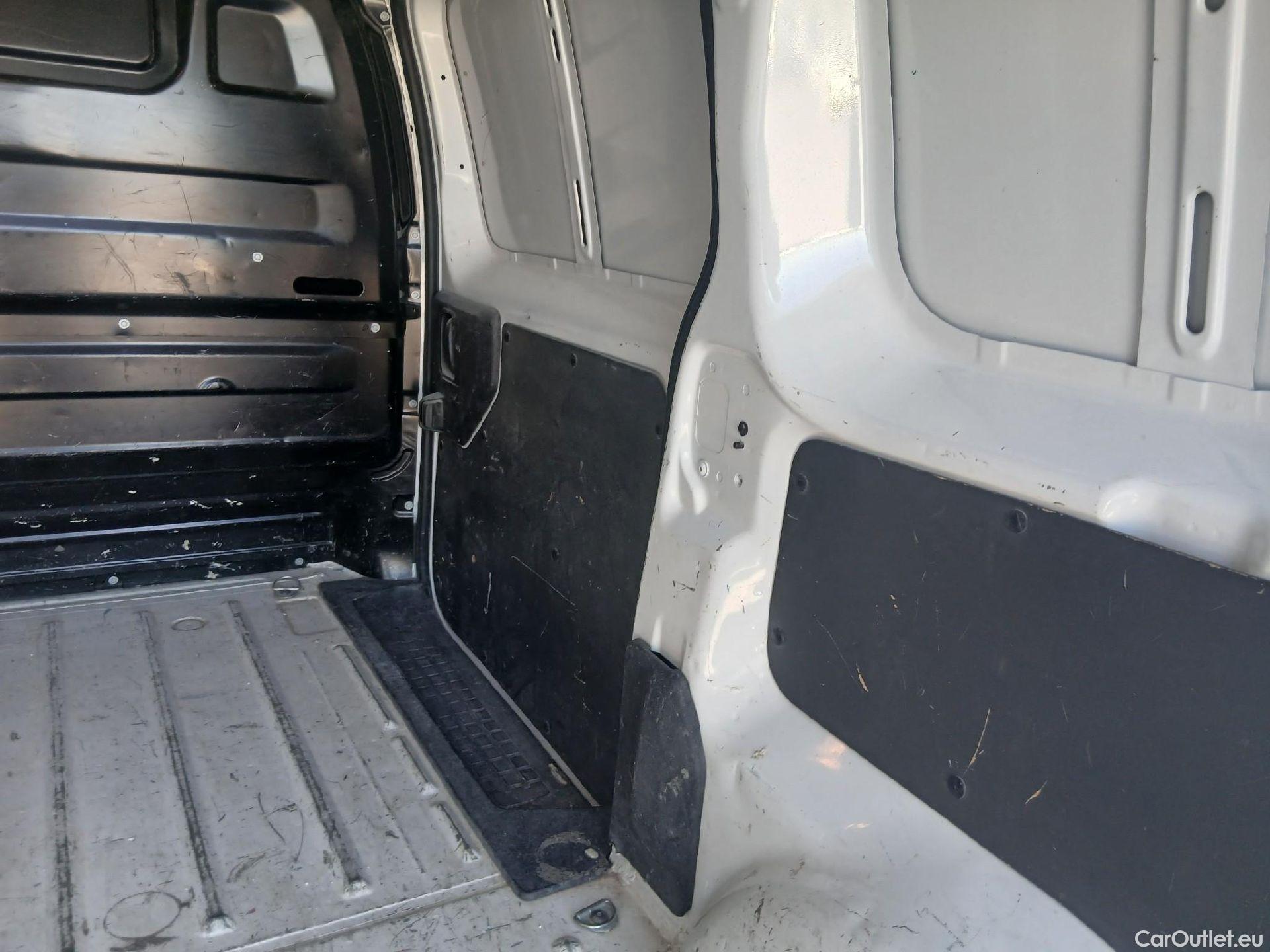  Opel  Vivaro OPEL  / 2019 / 4P / furgón 1.5 Diésel 74kW(100CV)M Std Exp #14