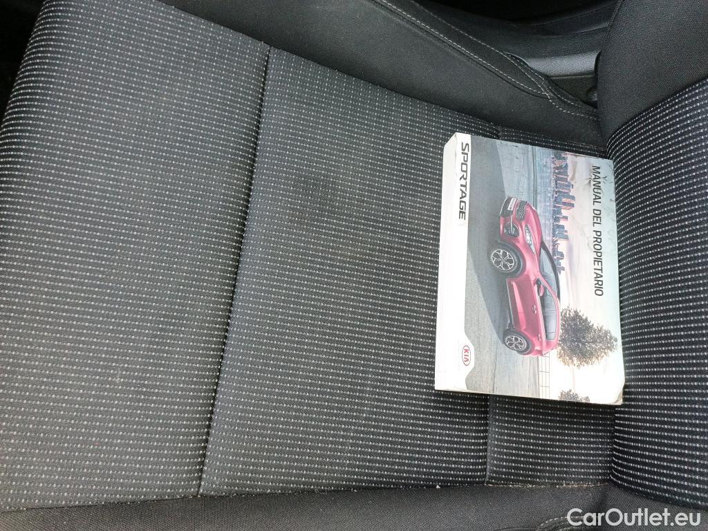  KIA  Sportage KIA  1.6MHEV Drive 100kW(136CV) 4x2(Crist Tintados)(CX) #25