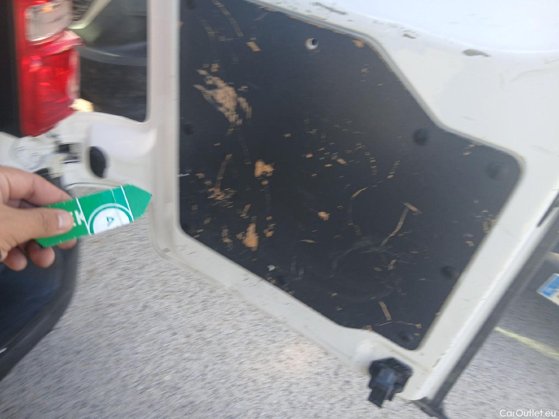  Opel  Vivaro OPEL  / 2019 / 4P / furgón 1.5 Diésel 74kW(100CV)M Std Exp #6