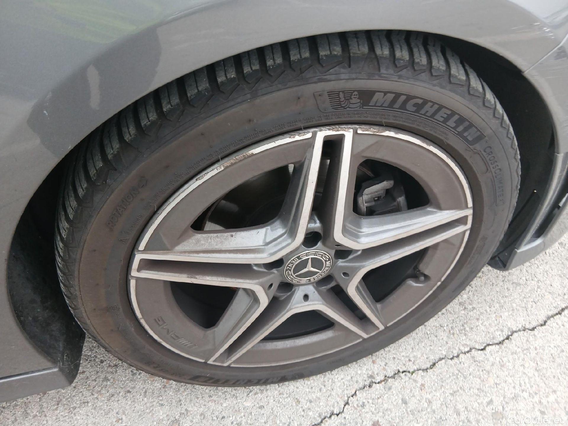  Mercedes  A-Klasse MERCEDES-BENZ Clase A / 2018 / 5P / berlina con portón A 200 #13