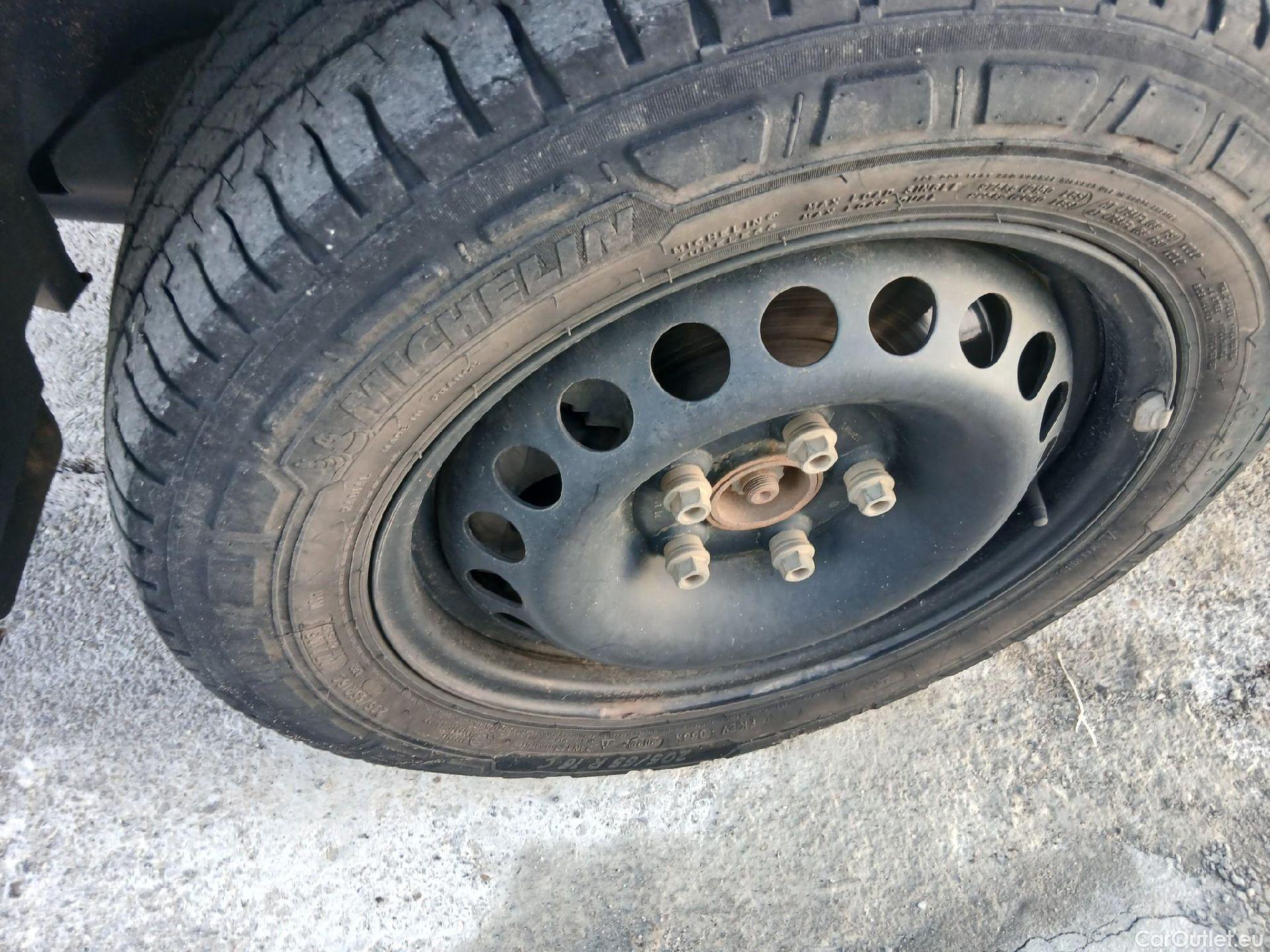  Land Rover  Discovery VOLKSWAGEN Transporter / 2020 / 4P / furgón Furgón Corto TN 2.0 TDI 110kW 4MO #3