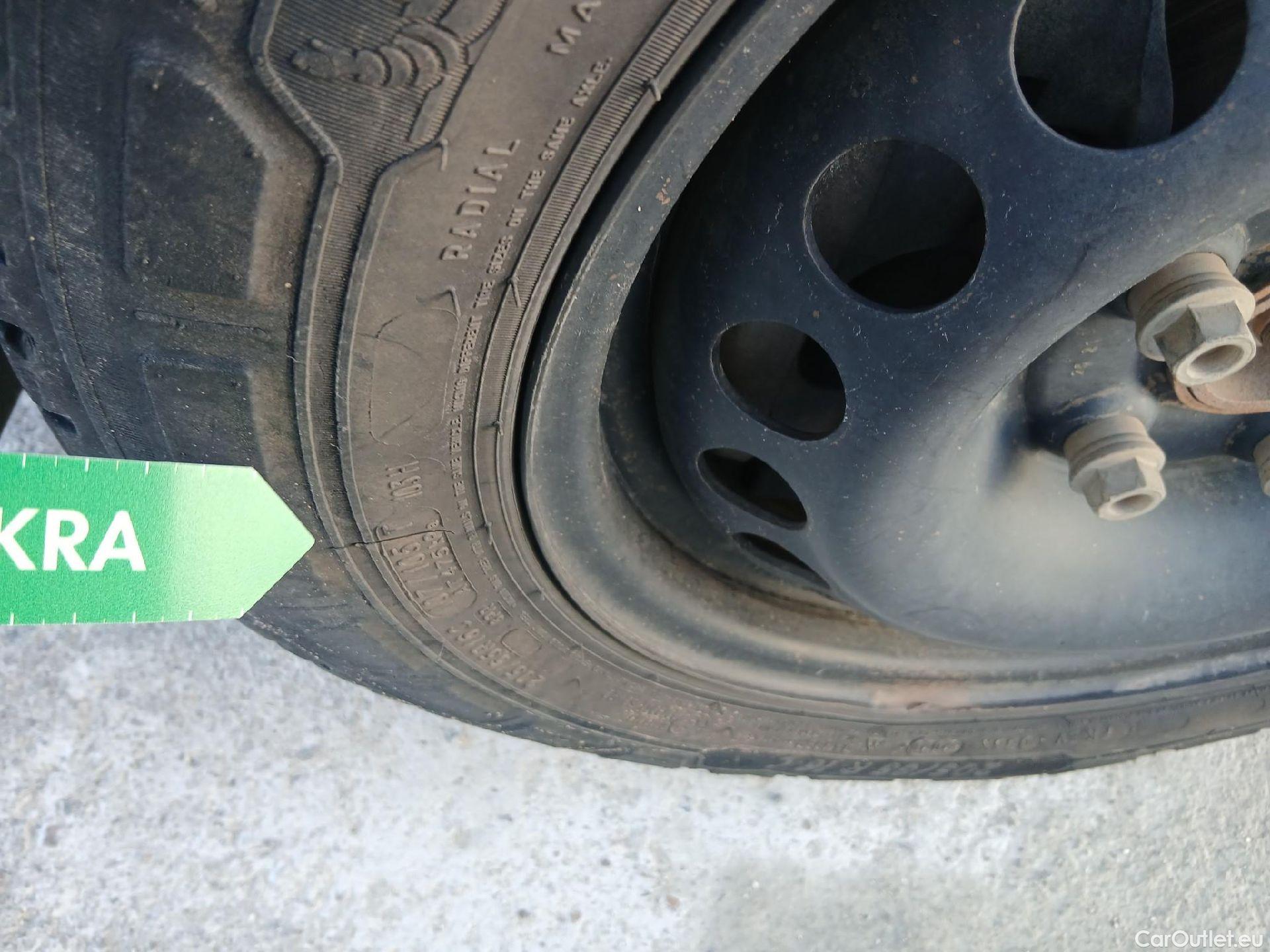  Land Rover  Discovery VOLKSWAGEN Transporter / 2020 / 4P / furgón Furgón Corto TN 2.0 TDI 110kW 4MO #4