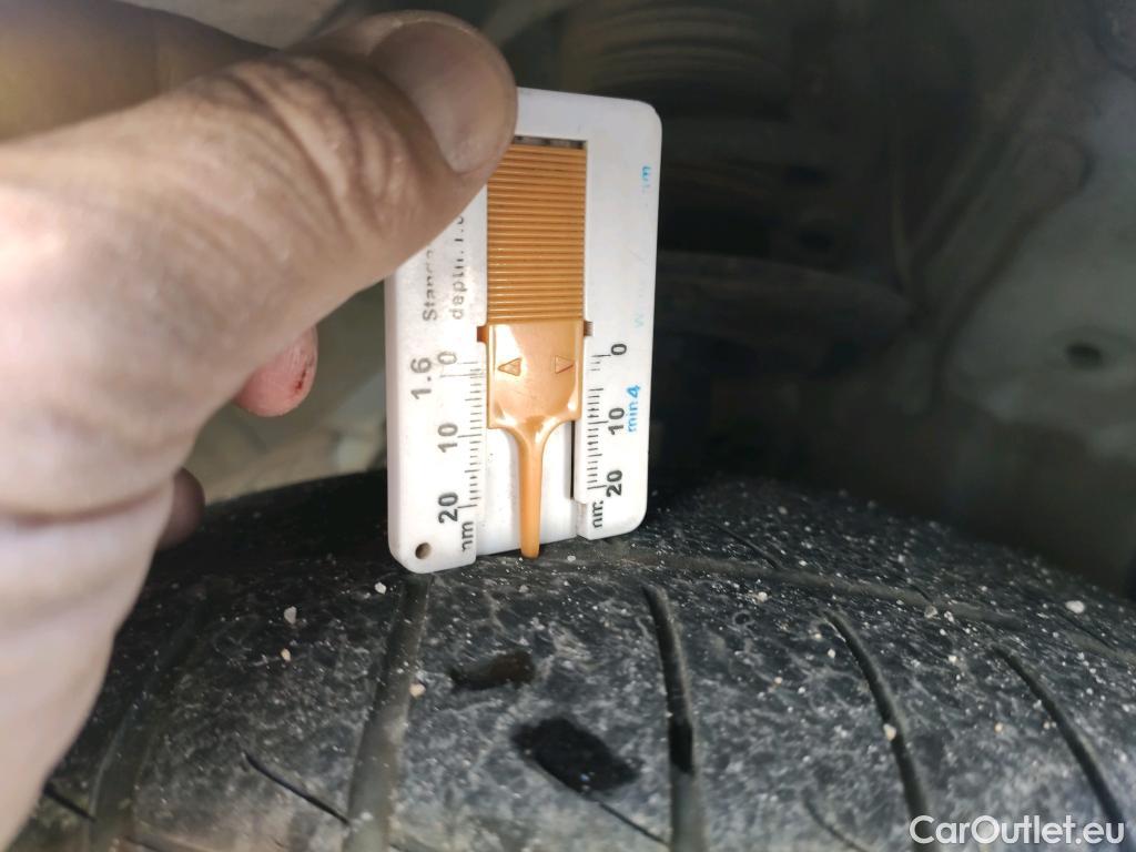  Toyota  Yaris TOYOTA  / 2020 / 5P / berlina con portón 1.5 120H Active Tech #10