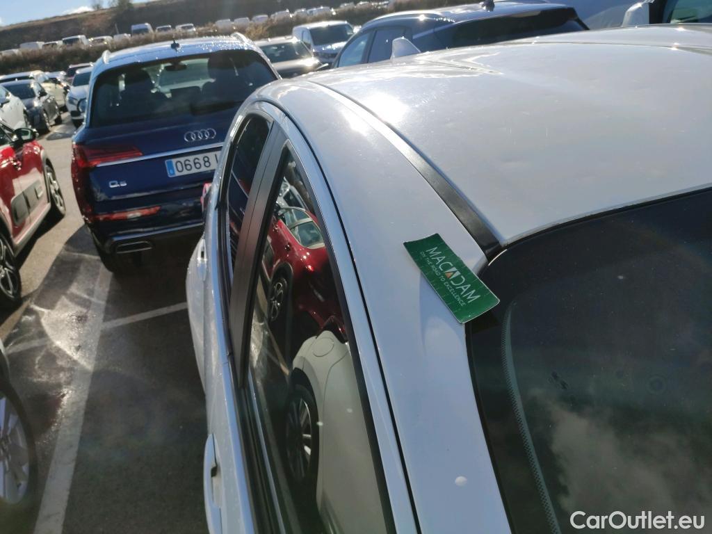  Toyota  Yaris TOYOTA  / 2020 / 5P / berlina con portón 1.5 120H Active Tech #6