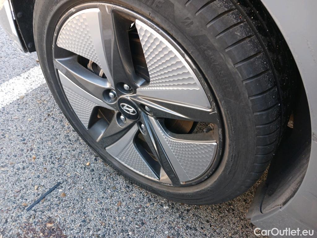  Hyundai   Ioniq HYUNDAI / 2019 / 5P / berlina con portón 1.6 GDI HEV Tecno DCT #3