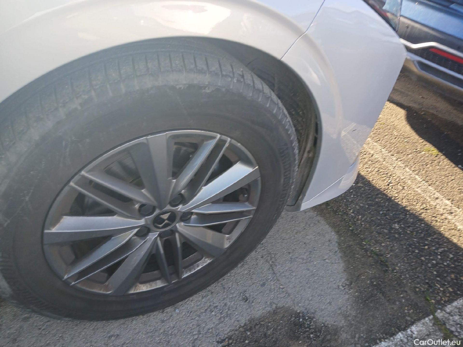  DS  DS4 DS DS 4 / 2021 / 5P / berlina con portón BlueHDi 130 auto BASTILLE + (AC) #32