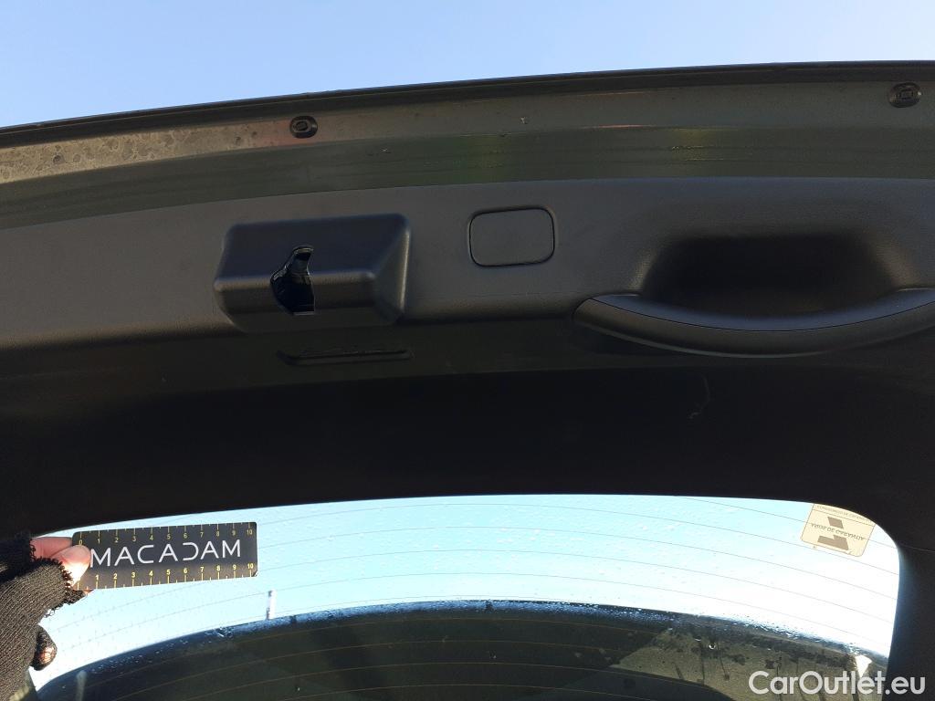  KIA  Niro KIA  / 2022 / 5P / crossover 1.6 GDi PHEV 135kW (183CV) Drive #18