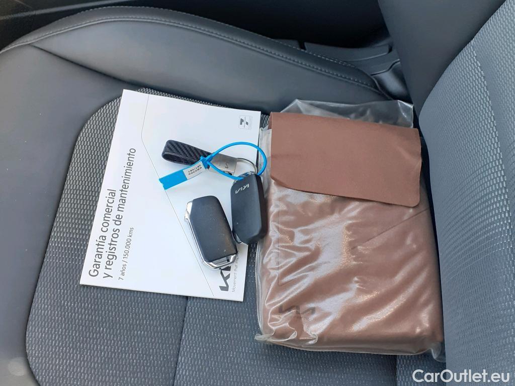  KIA  Niro KIA  / 2022 / 5P / crossover 1.6 GDi PHEV 135kW (183CV) Drive #22