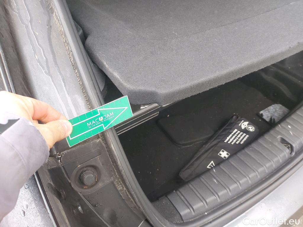  Bmw  Serie 1 BMW  / 2019 / 5P / berlina con portón 118i #2