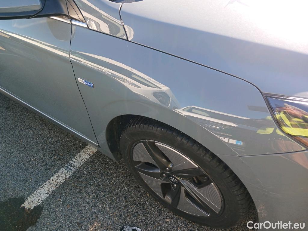  Hyundai   Ioniq HYUNDAI / 2019 / 5P / berlina con portón 1.6 GDI HEV Tecno DCT #26