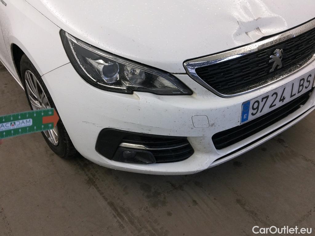  Peugeot  308 PEUGEOT  / 2017 / 5P / berlina con portón 5P Style BlueHDi 100 S&S 6 Vel. MAN #33
