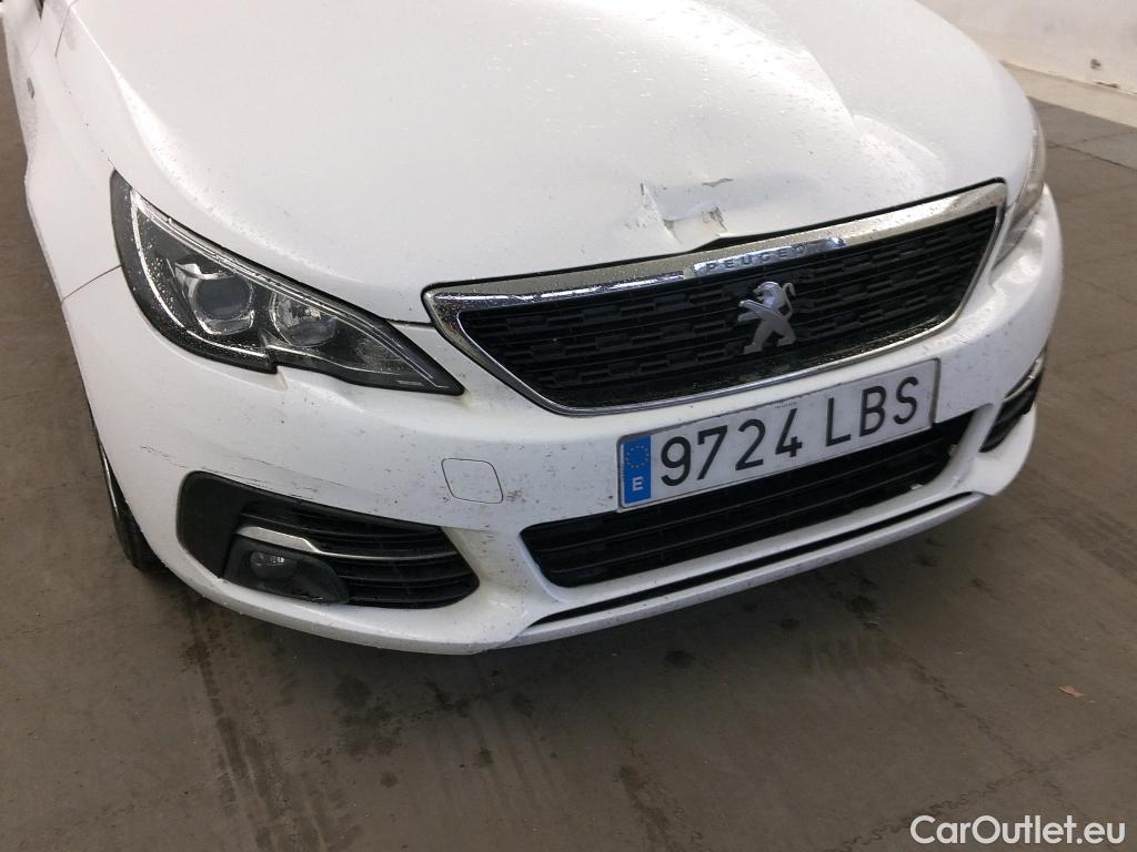  Peugeot  308 PEUGEOT  / 2017 / 5P / berlina con portón 5P Style BlueHDi 100 S&S 6 Vel. MAN #32