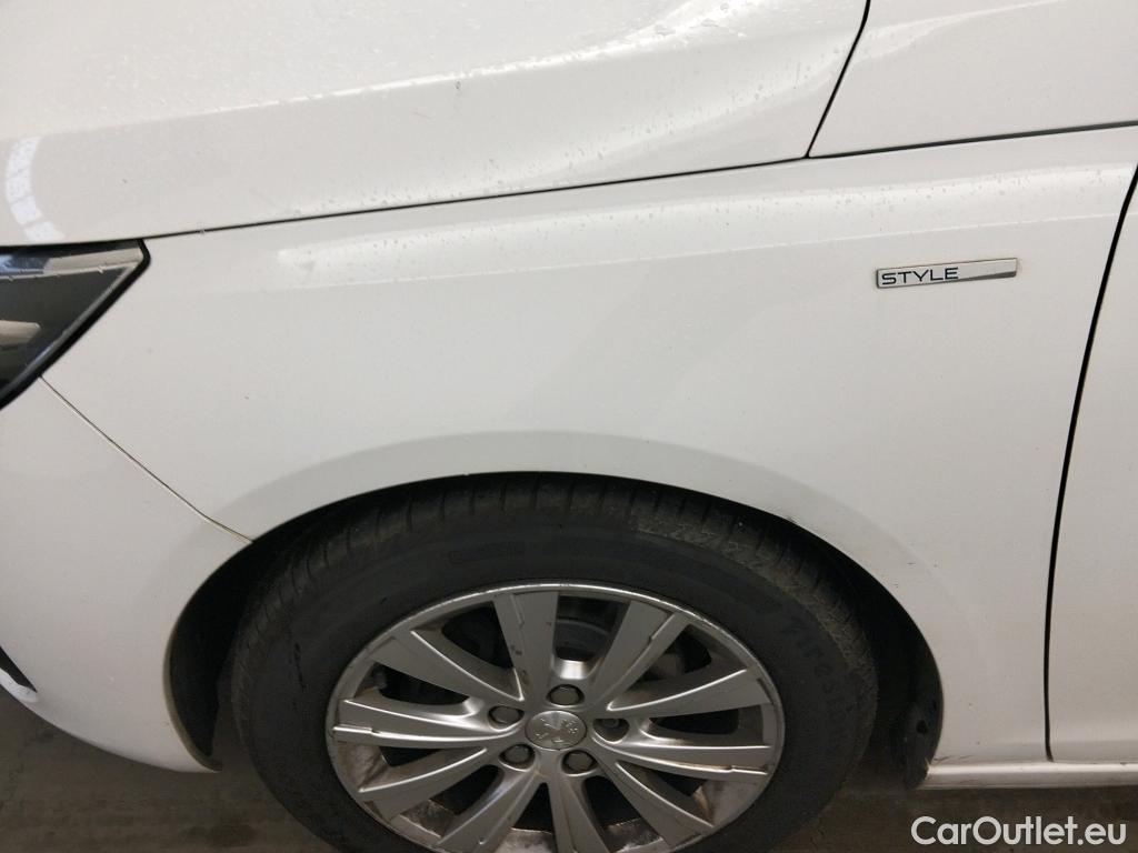  Peugeot  308 PEUGEOT  / 2017 / 5P / berlina con portón 5P Style BlueHDi 100 S&S 6 Vel. MAN #13