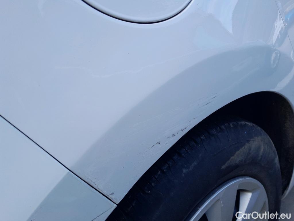  Renault  Clio RENAULT  / 2019 / 5P / berlina con portón Business TCe 74 kW (100CV) GLP #8