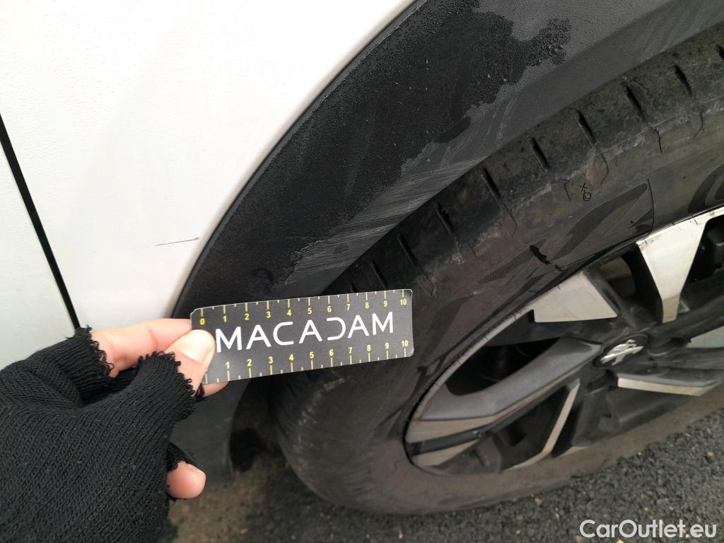  Peugeot  2008 PEUGEOT  / 2019 / 5P / todoterreno Allure BlueHDI 81kW (110CV) #38