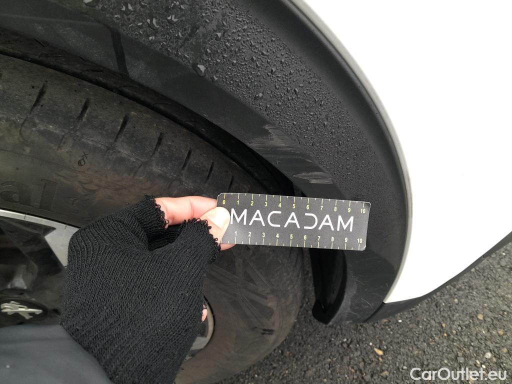  Peugeot  2008 PEUGEOT  / 2019 / 5P / todoterreno Allure BlueHDI 81kW (110CV) #39