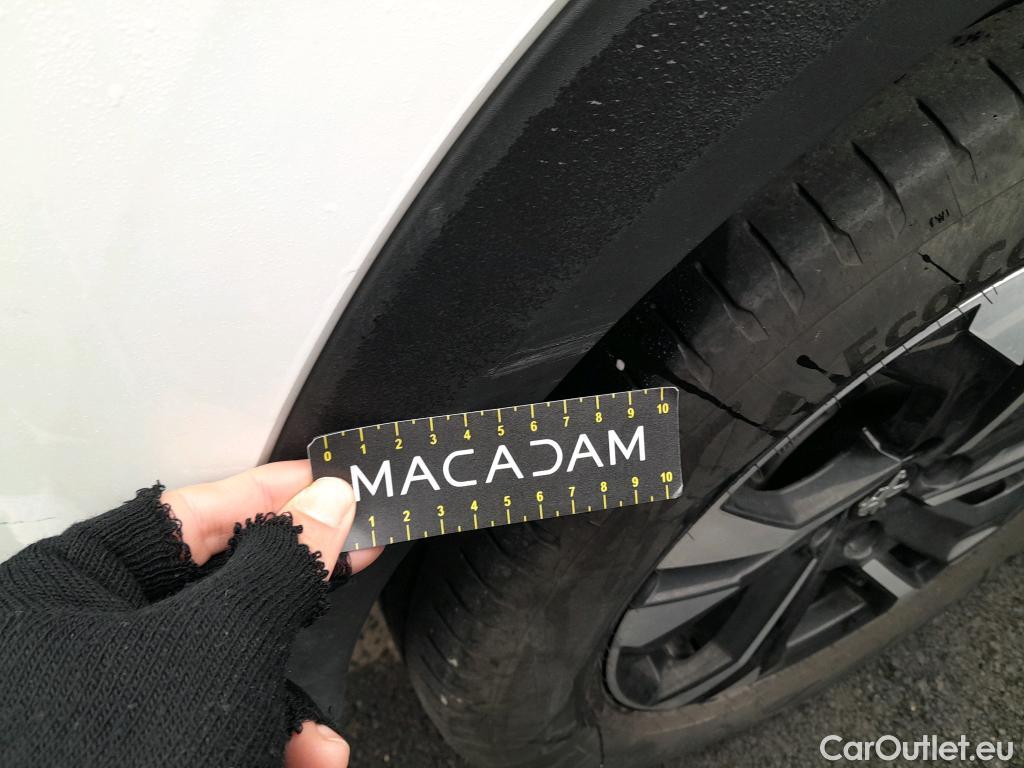  Peugeot  2008 PEUGEOT  / 2019 / 5P / todoterreno Allure BlueHDI 81kW (110CV) #41