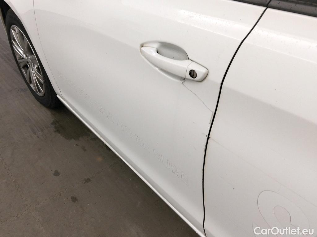  Peugeot  308 PEUGEOT  / 2017 / 5P / berlina con portón 5P Style BlueHDi 100 S&S 6 Vel. MAN #15