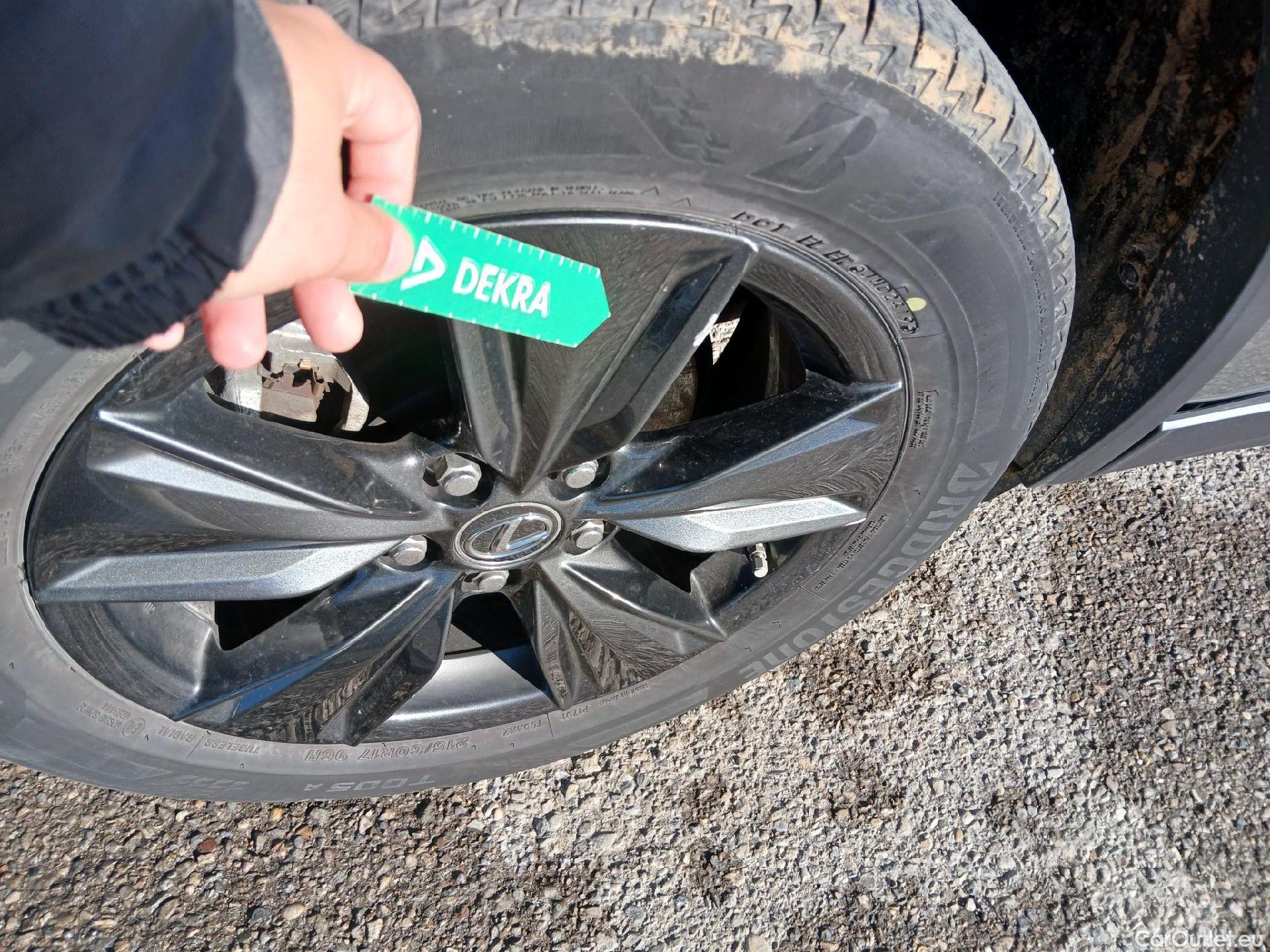  Lexus  UX LEXUS  / 2018 / 5P / todoterreno 2.0 250h Business Navigation (CX) #38