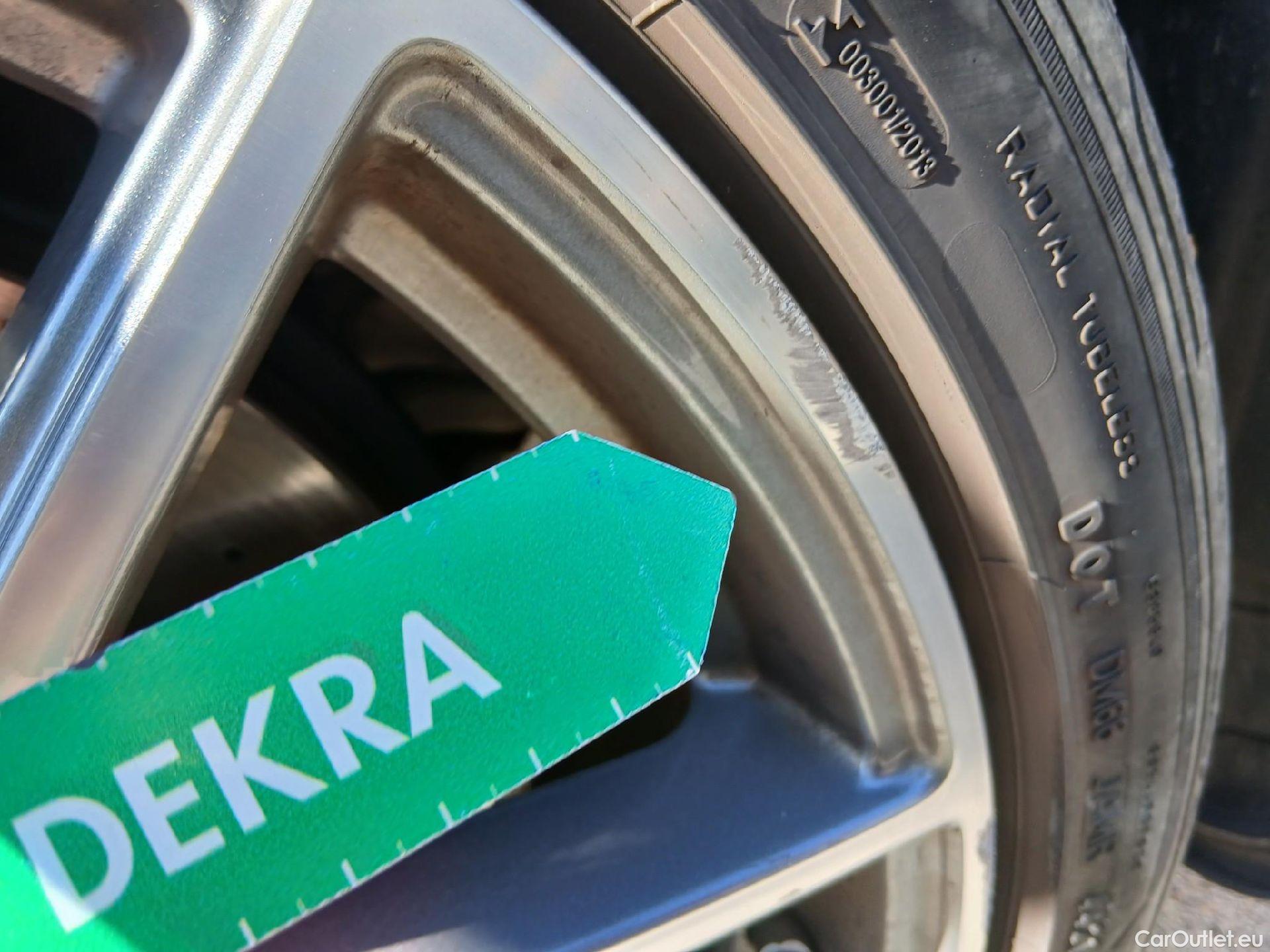  Mercedes  E-Klasse MERCEDES-BENZ Clase E / 2020 / 2P / coupé Coupé E 220 d 4MATIC #23