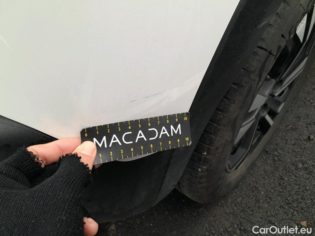  Peugeot  2008 PEUGEOT  / 2019 / 5P / todoterreno Allure BlueHDI 81kW (110CV) #25