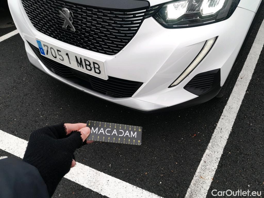  Peugeot  2008 PEUGEOT  / 2019 / 5P / todoterreno Allure BlueHDI 81kW (110CV) #21