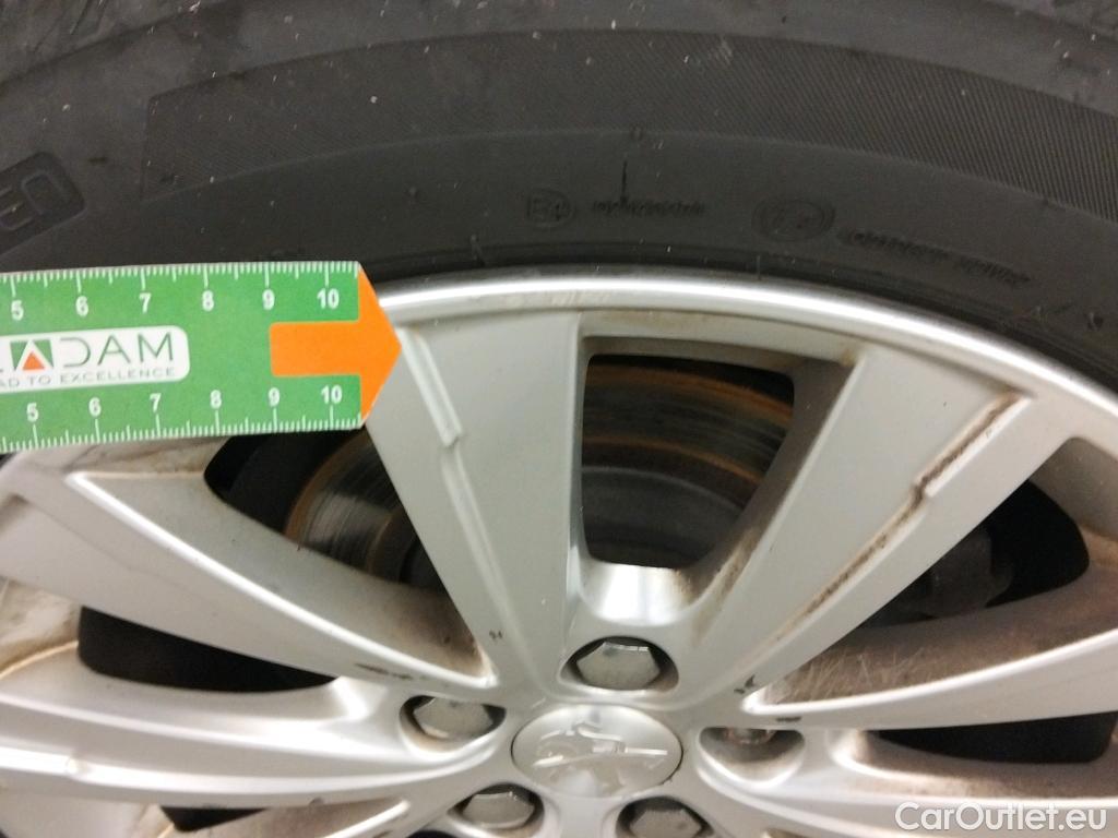  Peugeot  308 PEUGEOT  / 2017 / 5P / berlina con portón 5P Style BlueHDi 100 S&S 6 Vel. MAN #41