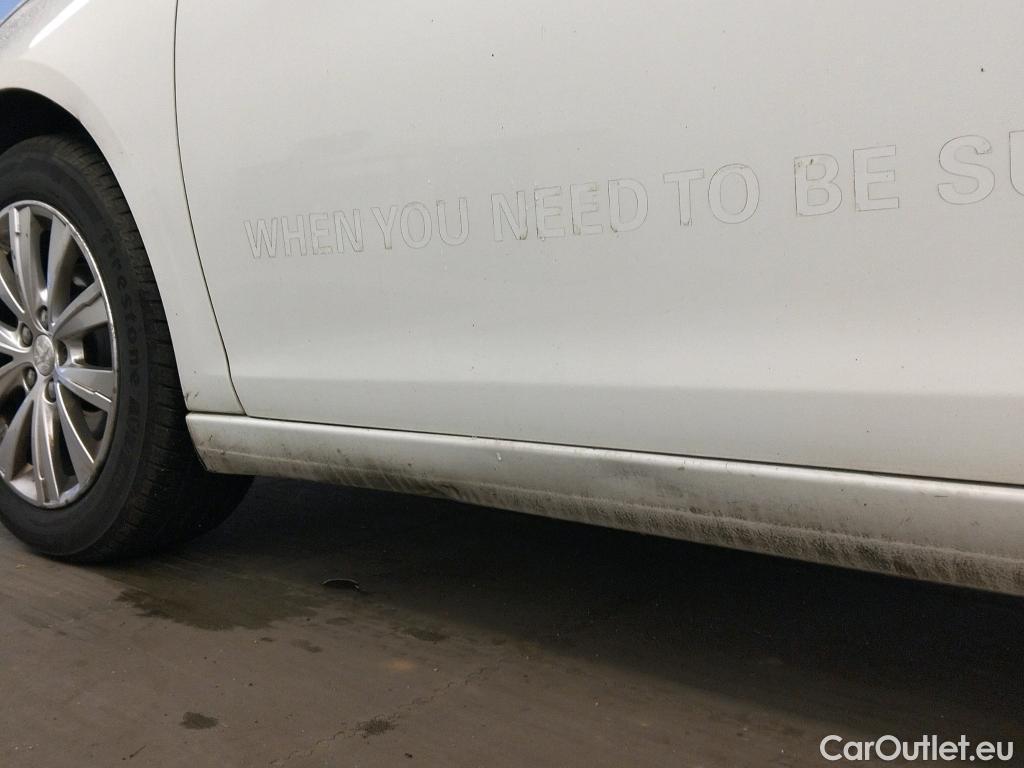  Peugeot  308 PEUGEOT  / 2017 / 5P / berlina con portón 5P Style BlueHDi 100 S&S 6 Vel. MAN #9