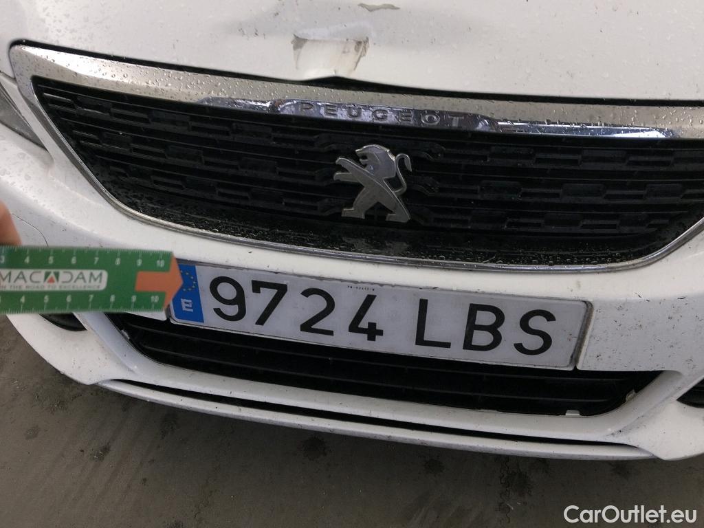  Peugeot  308 PEUGEOT  / 2017 / 5P / berlina con portón 5P Style BlueHDi 100 S&S 6 Vel. MAN #35