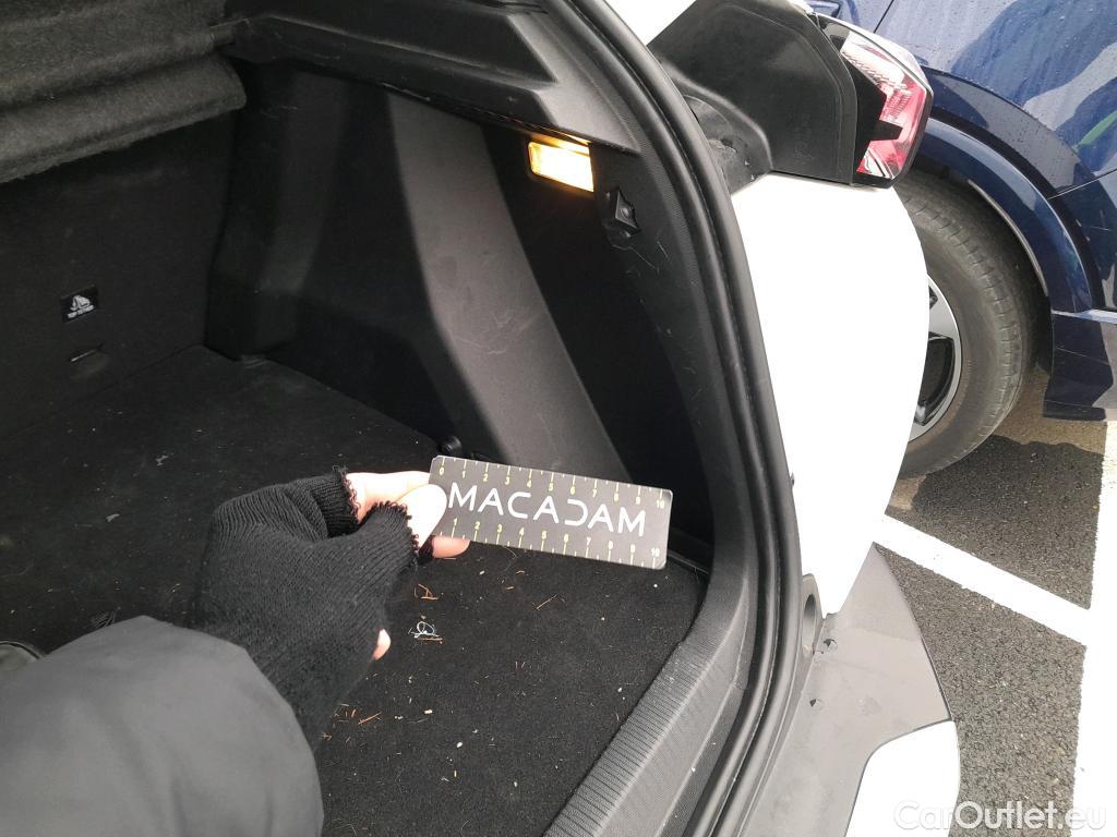  Peugeot  2008 PEUGEOT  / 2019 / 5P / todoterreno Allure BlueHDI 81kW (110CV) #17