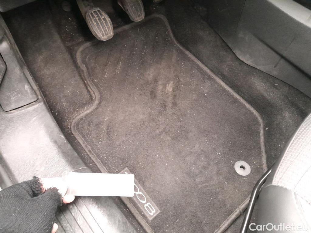  Peugeot  2008 PEUGEOT  / 2019 / 5P / todoterreno Allure BlueHDI 81kW (110CV) #43