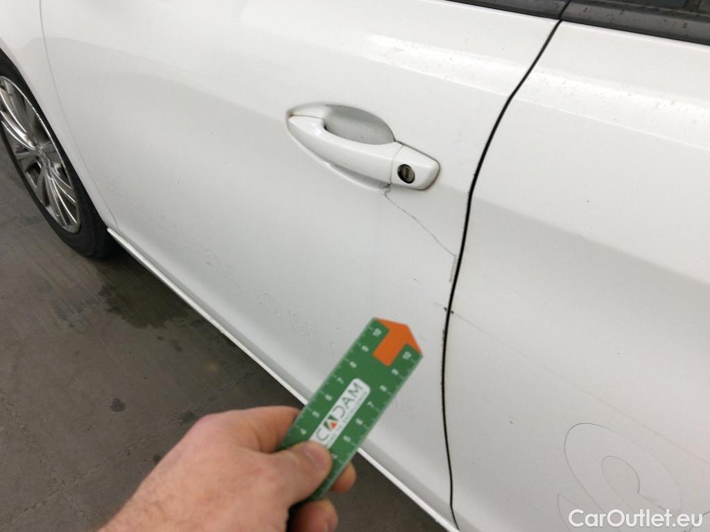  Peugeot  308 PEUGEOT  / 2017 / 5P / berlina con portón 5P Style BlueHDi 100 S&S 6 Vel. MAN #16