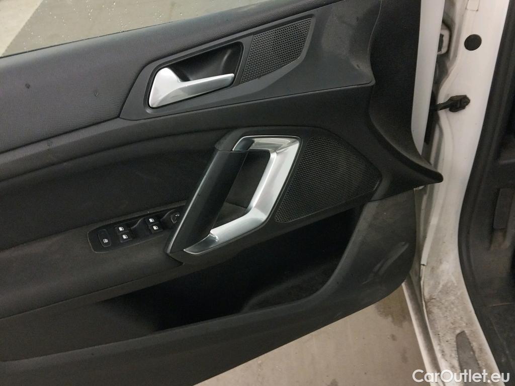  Peugeot  308 PEUGEOT  / 2017 / 5P / berlina con portón 5P Style BlueHDi 100 S&S 6 Vel. MAN #24