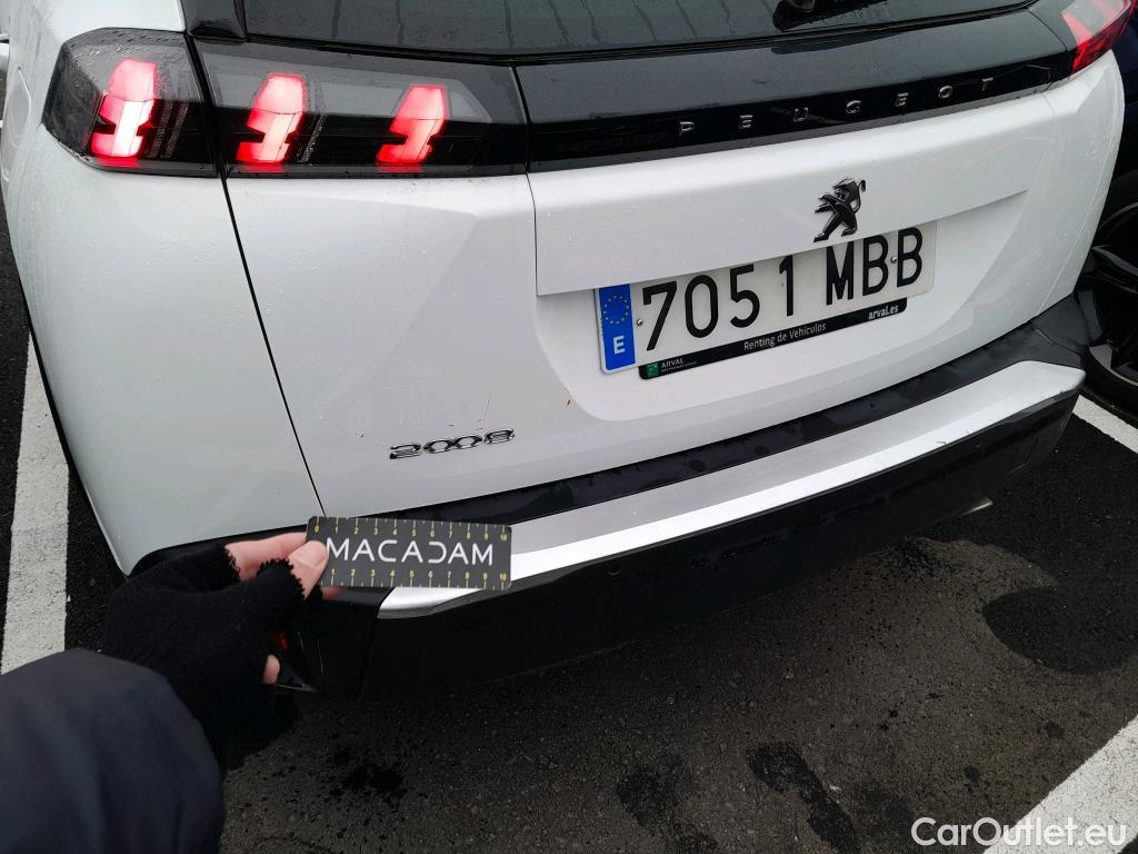  Peugeot  2008 PEUGEOT  / 2019 / 5P / todoterreno Allure BlueHDI 81kW (110CV) #4