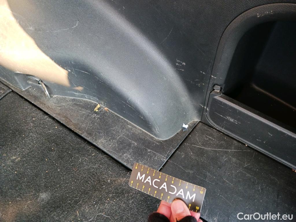  Toyota  RAV4 TOYOTA  / 2018 / 5P / todoterreno 2.5l 220H Advance #8