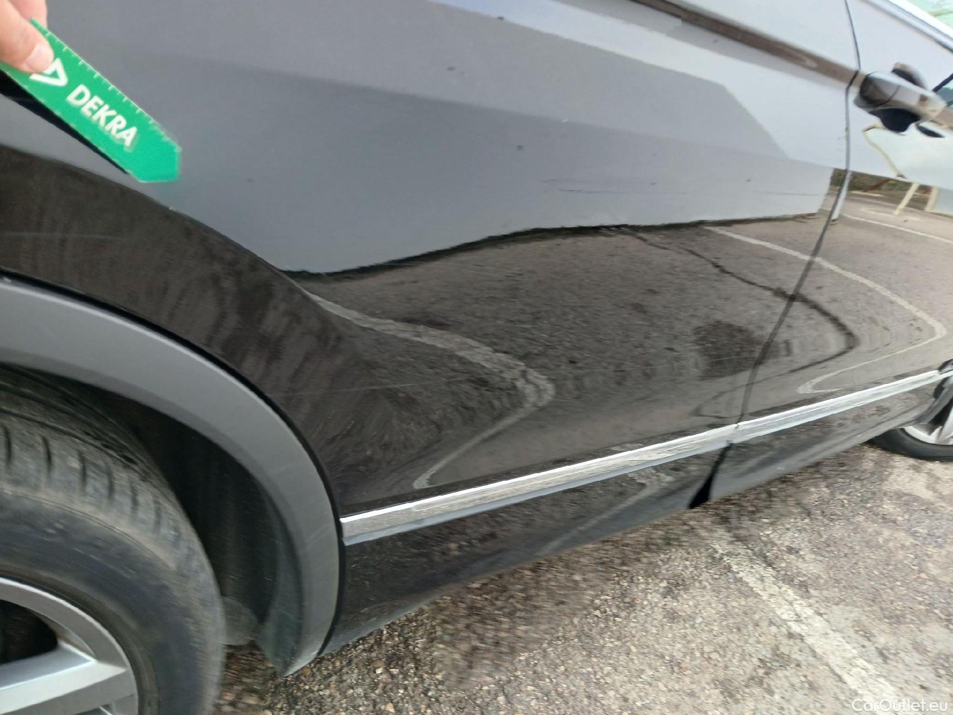  Volkswagen  Tiguan VOLKSWAGEN  / 2020 / 5P / todoterreno R-Line 2.0 TDI 110kW (150CV) DSG #31