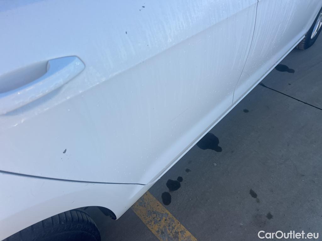  Volkswagen  Golf  VOLKSWAGEN / 2016 / 5P / berlina con portón Ready2Go 1.6 TDI 85kW (115CV) #11