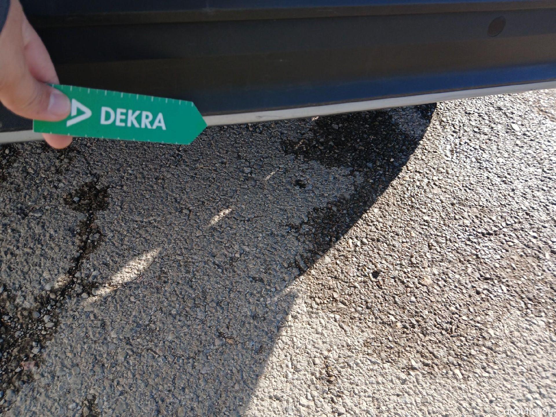  Volkswagen  T-ROC VOLKSWAGEN  / 2017 / 5P / todoterreno Advance 1.0 TSI 85kW (115CV) #14